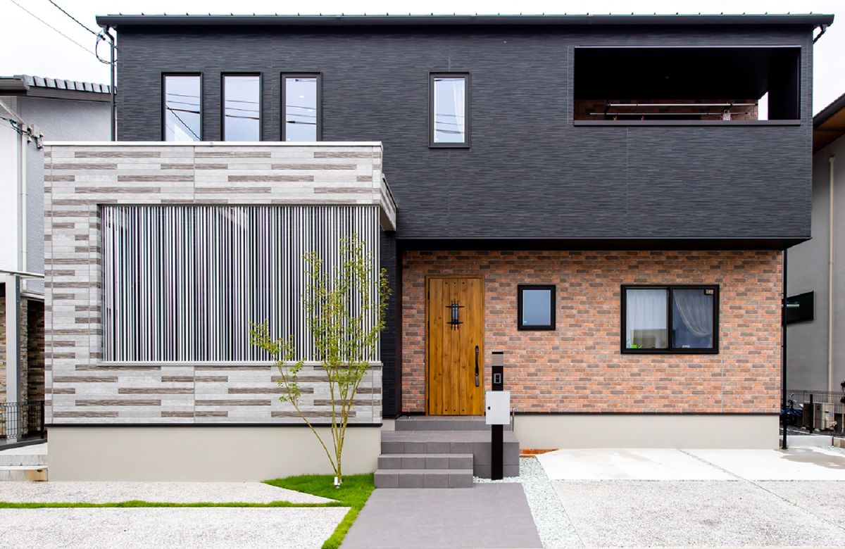 アイデザインホーム
注文住宅
広島県広島市佐伯区
3種類の外壁を組み合わせてデザインされた、ブルックリンスタイルの外観