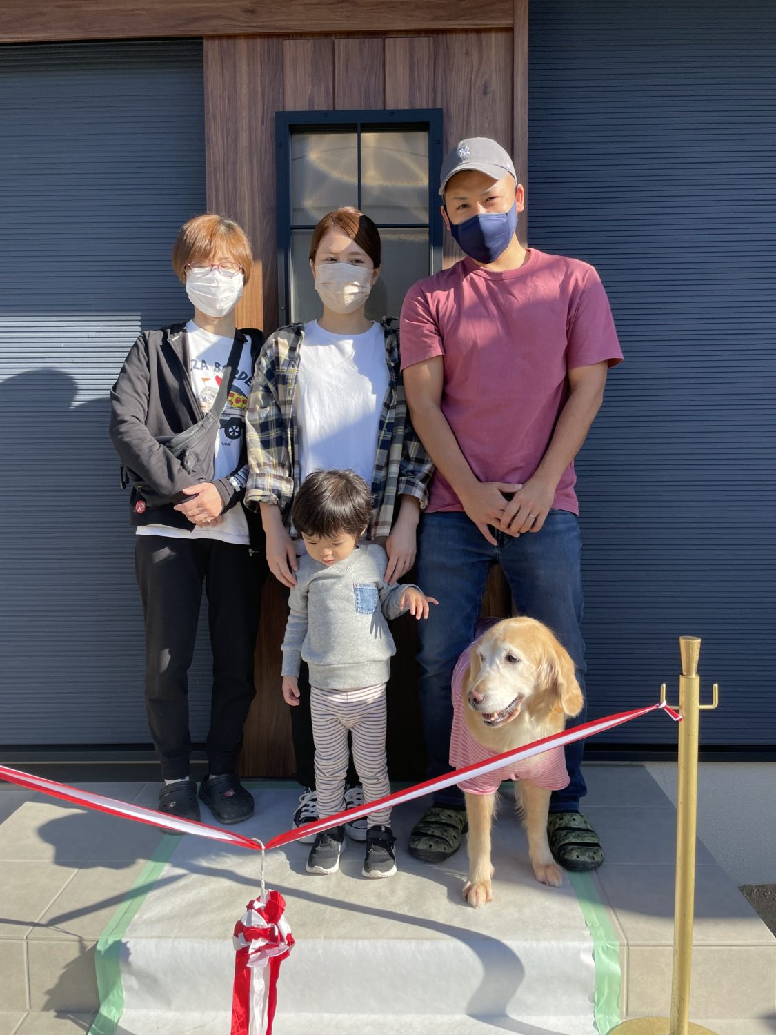 アイデザインホームの現場リポート 広島県の注文住宅 福山市の注文住宅 お引渡しの様子 テープカット 犬