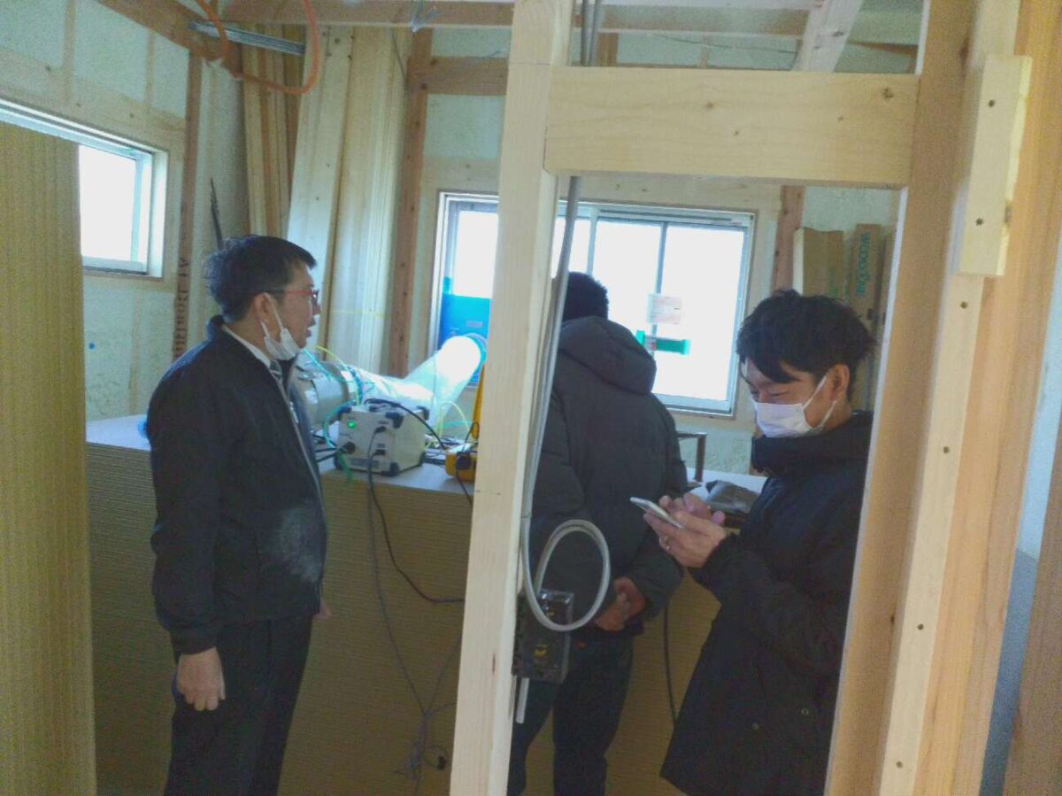大阪で注文住宅ならアイデザインホーム 大阪府松原市三宅中で気密測定を行いました