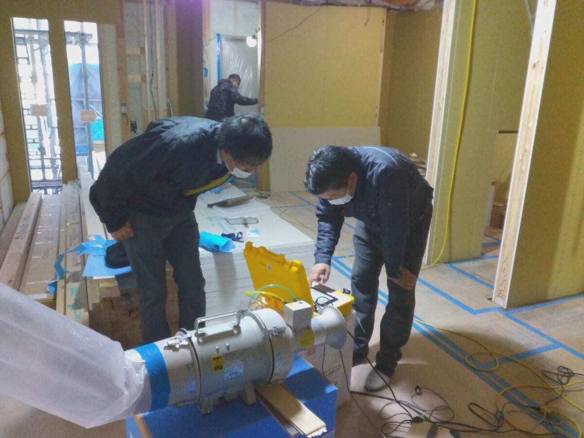 大阪で注文住宅ならアイデザインホーム 東大阪市稲田本町で気密測定実施しました