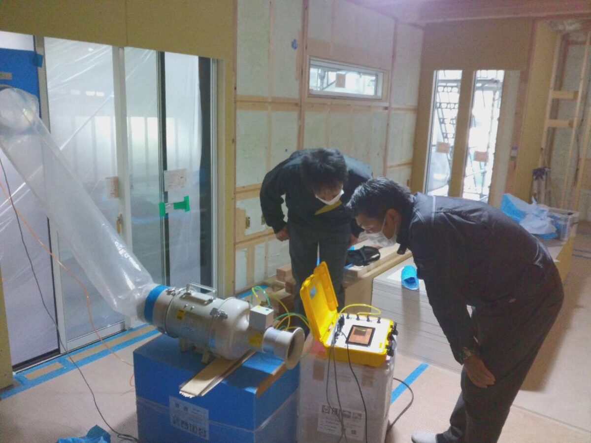 大阪で注文住宅ならアイデザインホーム 東大阪市稲田本町で気密測定実施しました