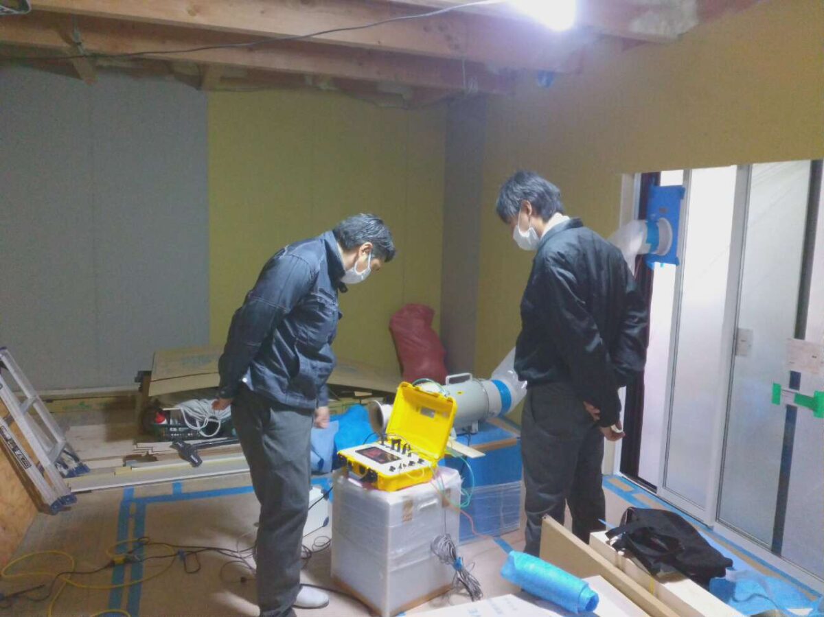 大阪で注文住宅ならアイデザインホーム 東大阪市稲田本町で気密測定実施しました