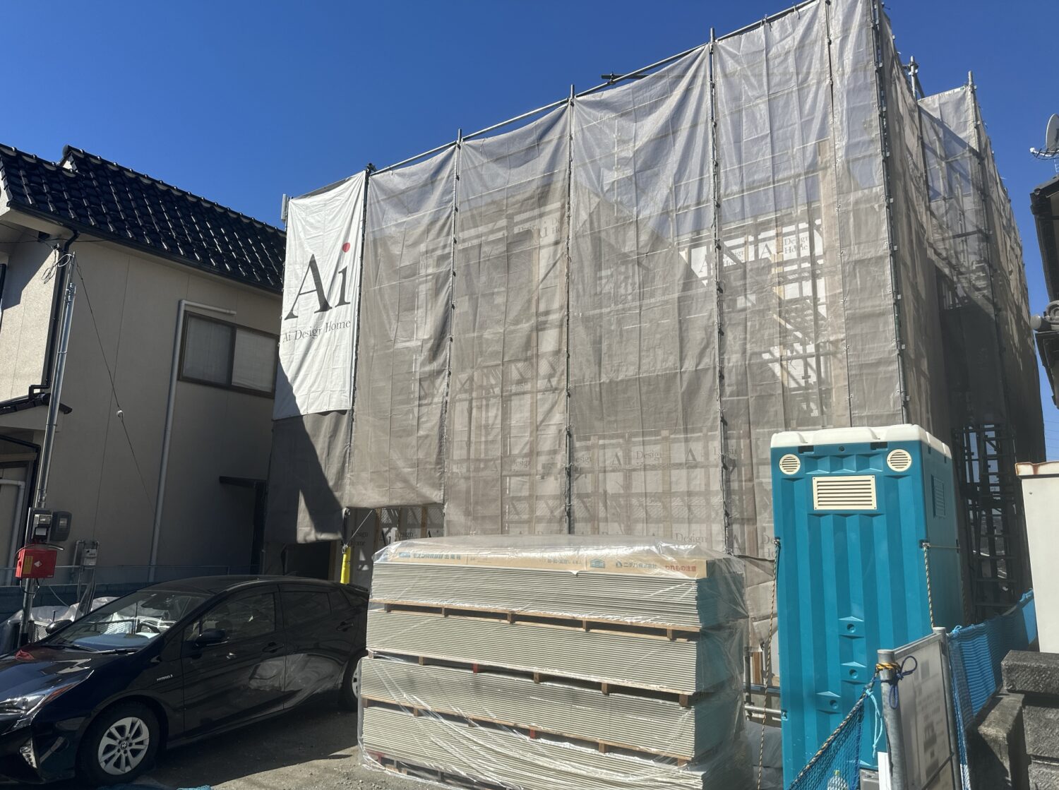 アイデザインホームの現場リポート　気密測定の現場リポート　広島県の工事現場　福山市で注文住宅ならアイデザインホーム　足場用ネットが張られた現場
