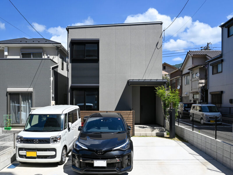 広島県呉市 アイデザインホーム 注文住宅 グレー×ブラックでまとめたシンプルなファサード