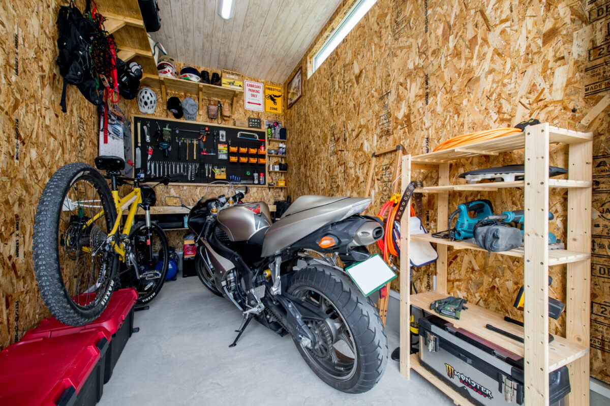 アイデザインホーム
注文住宅
岐阜県山県市
DIYで自分好みの空間に仕上げたバイクガレージ。シャッター付なので悪天候から愛車を守れます