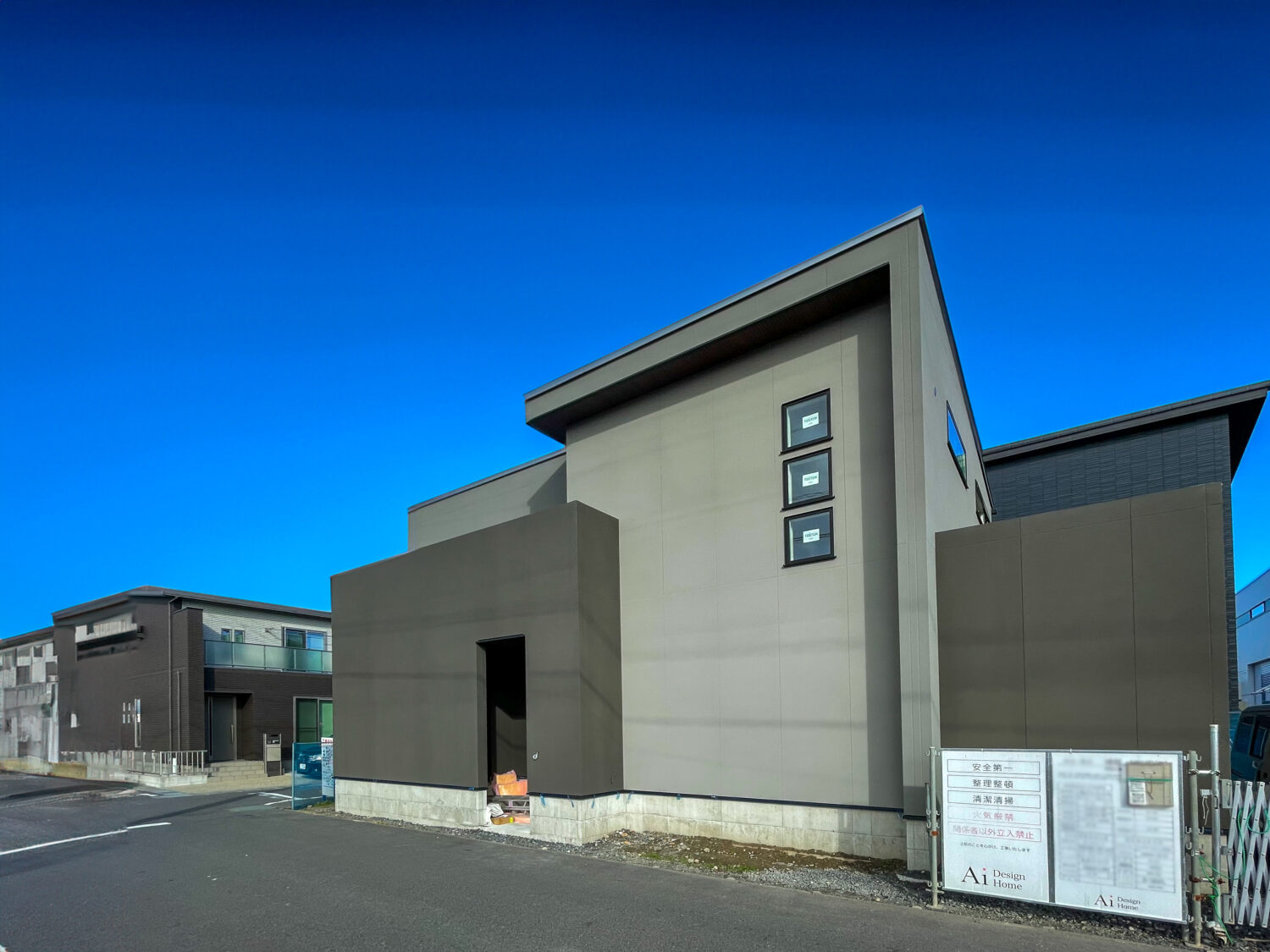 愛知県で完成見学会　愛知県で注文住宅　愛知県で注文住宅ならアイデザインホーム　ピットリビング　プライベートデッキ　2階の水回り