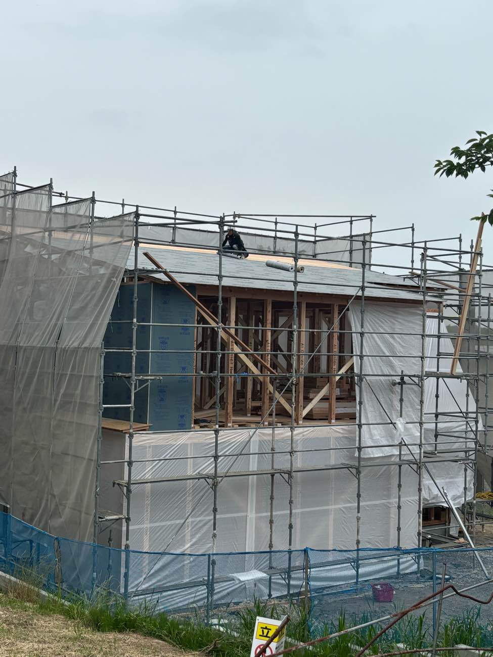 奈良で注文住宅ならアイデザインホーム　奈良県大和郡山市で上棟　ルーフィング施工