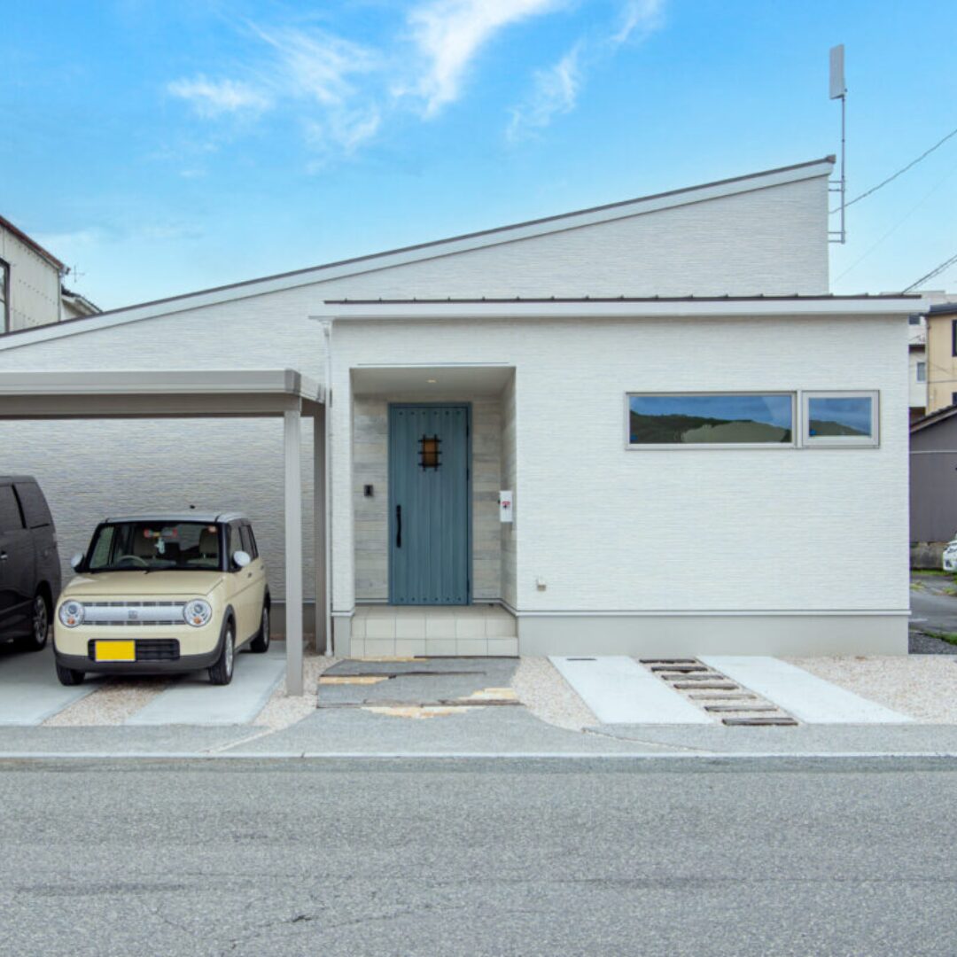 岡山の注文住宅はアイデザインホーム
グレートピレニーズと暮らすシンプルな平屋の家