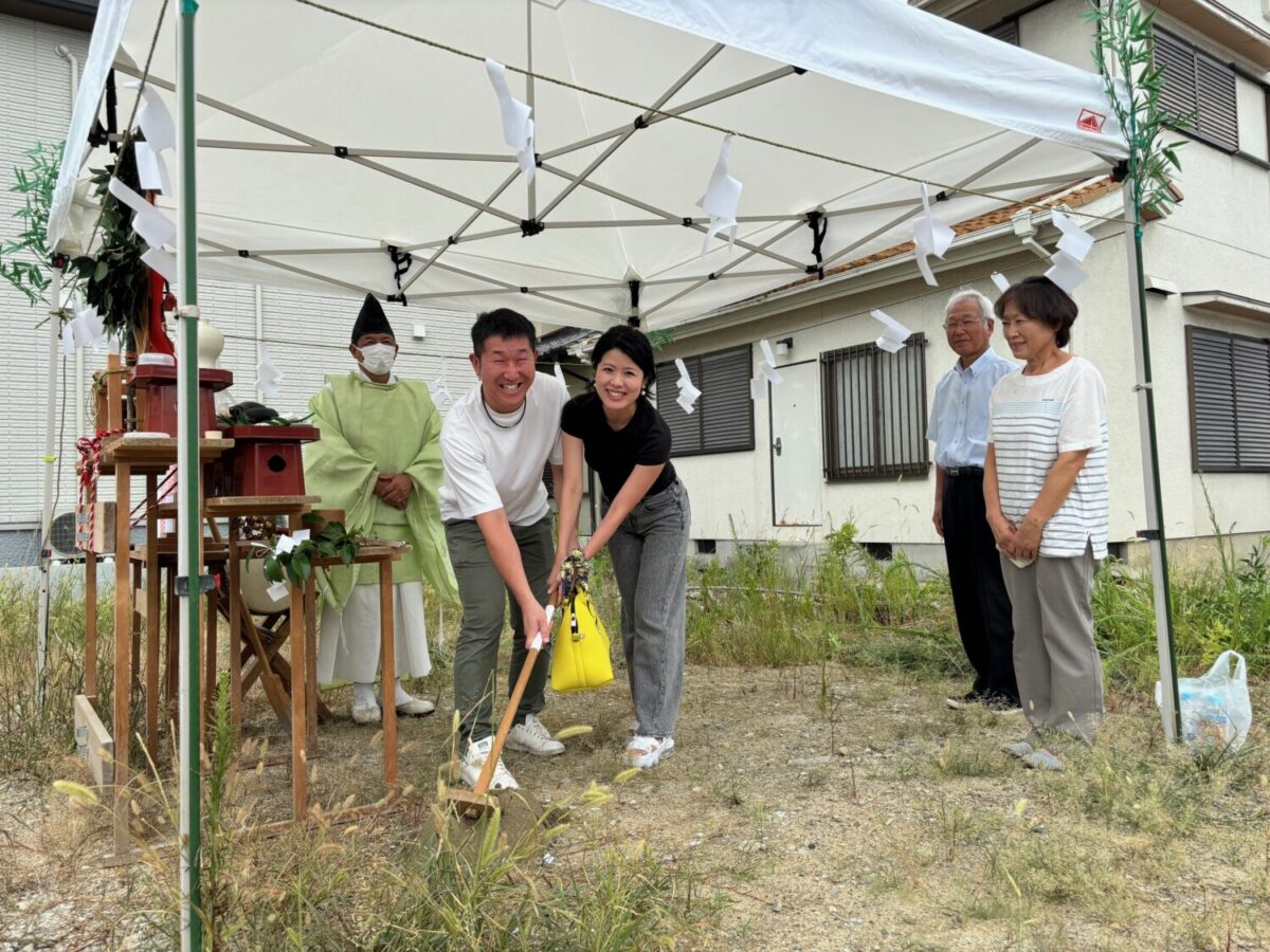 大阪で注文住宅ならアイデザインホーム　河内長野市で地鎮祭　鍬入れ