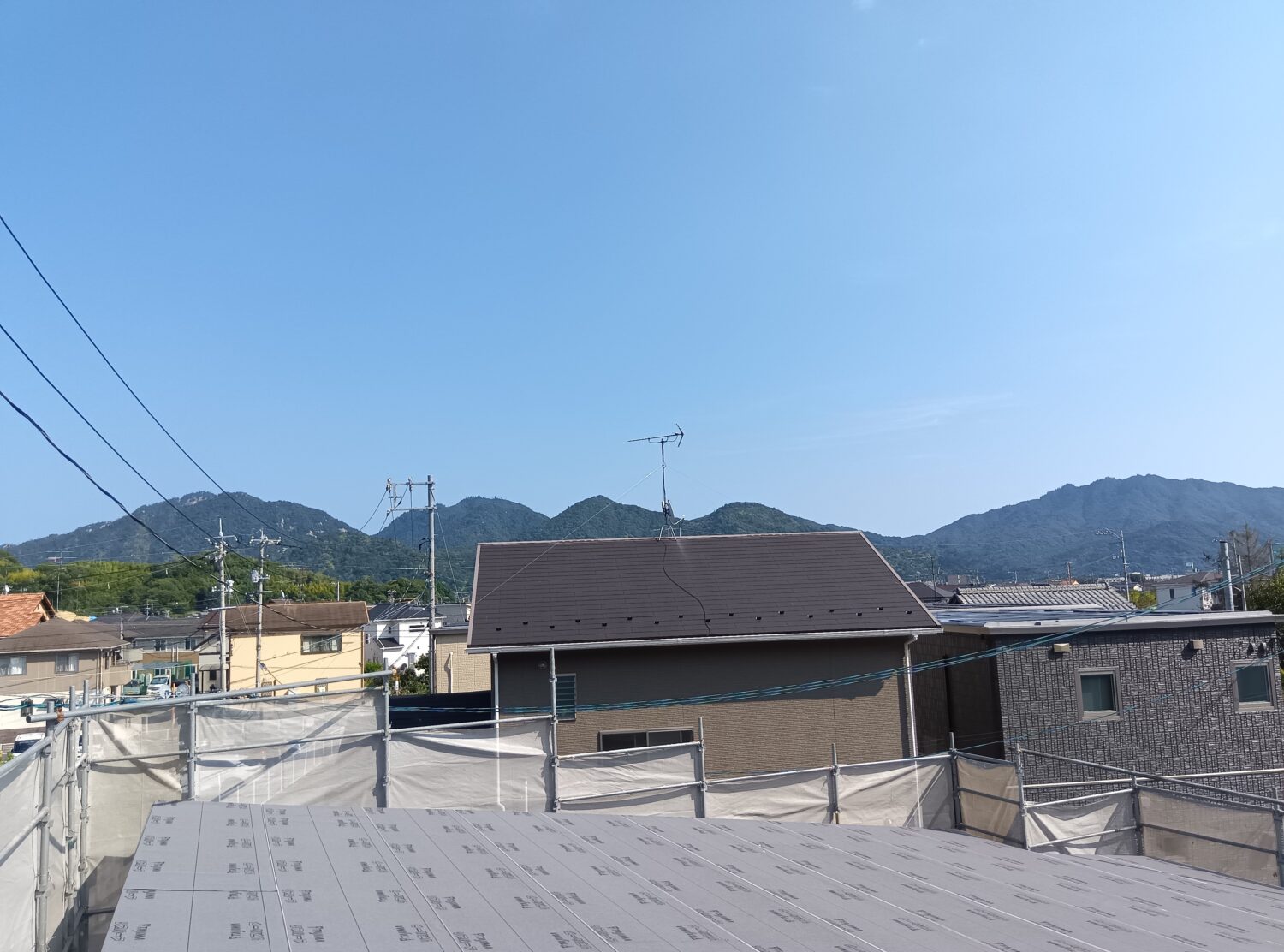 広島で注文住宅ならアイデザインホーム アイデザインホームの現場リポート 上棟の現場リポート 屋根の上からは宮島が見えている