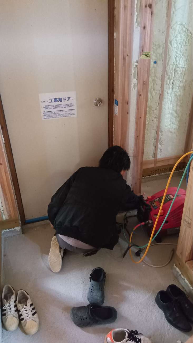兵庫の注文住宅はアイデザインホーム
兵庫県伊丹市にて建築中のお住まいで気密測定を行いました
アイデザインホームでは全棟気密測定を実施しています