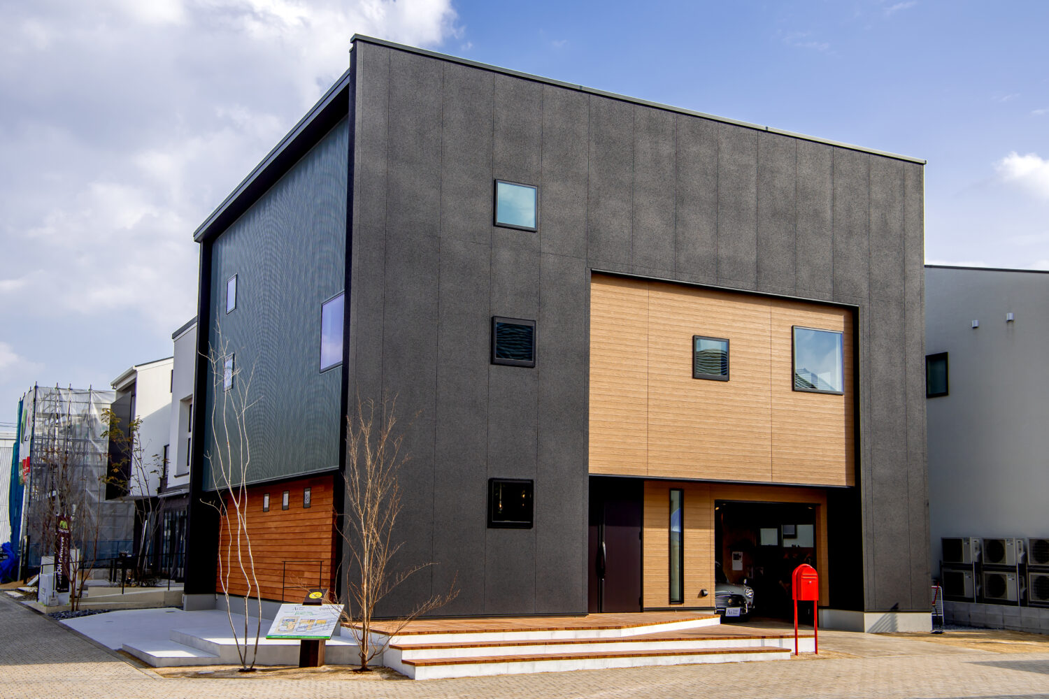 広島県で注文住宅ならアイデザインホーム アイデザインホームのちゅーピー展示場 アイデザインホームのブログ 角地を利用した2つの顔を持つ外観