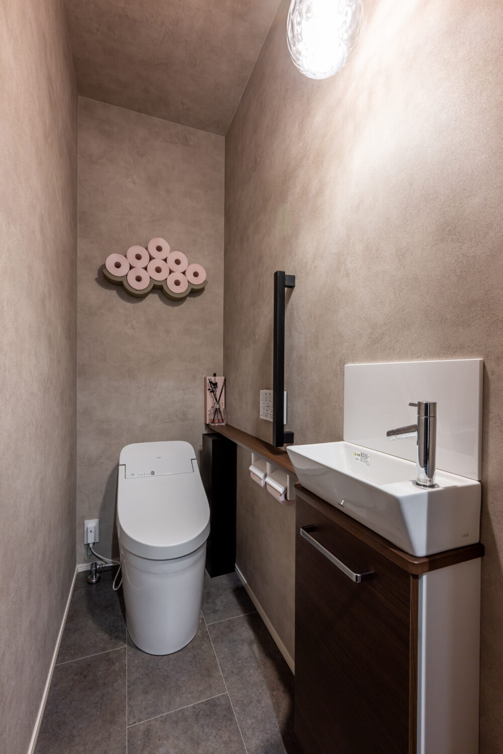 三重県で注文住宅ならアイデザインホーム　アイデザインホームのブログ　予備のトイレットペーパーがまるで雲のような見せる収納