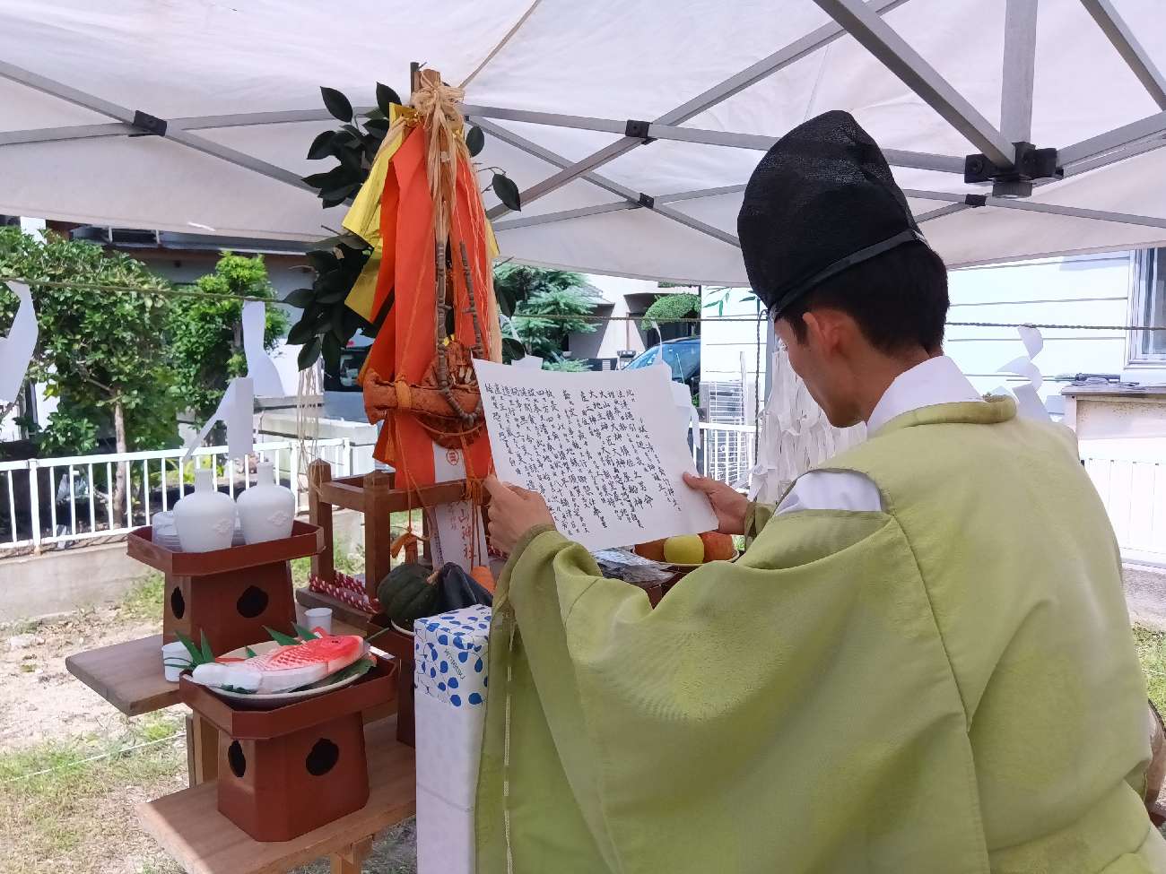 大阪で注文住宅ならアイデザインホーム｜地鎮祭の現場リポート｜祝詞を上げる神主さん