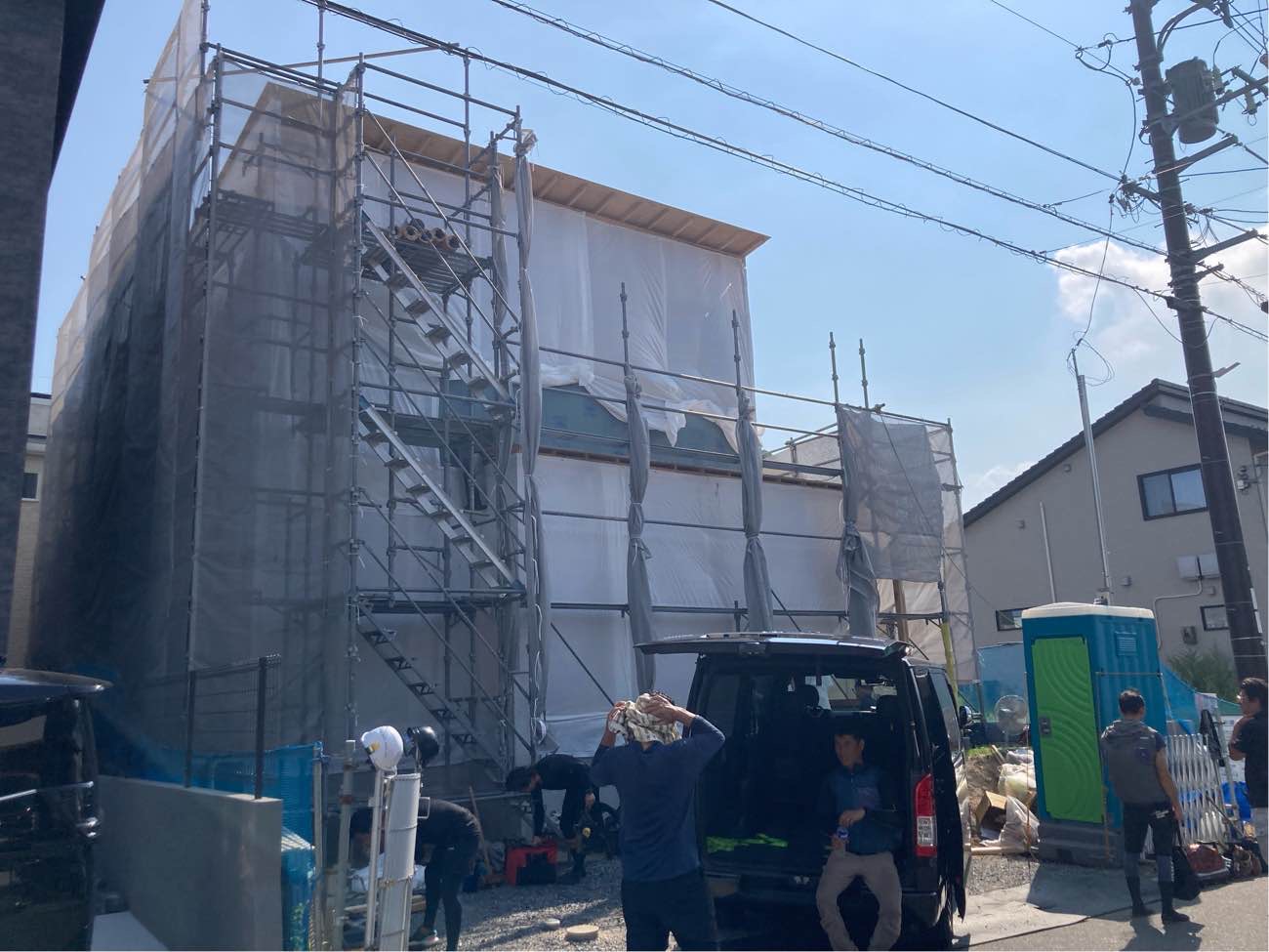 広島で注文住宅ならアイデザインホーム|上棟の現場リポート|シートで建物全体を覆い、上棟が完了した様子