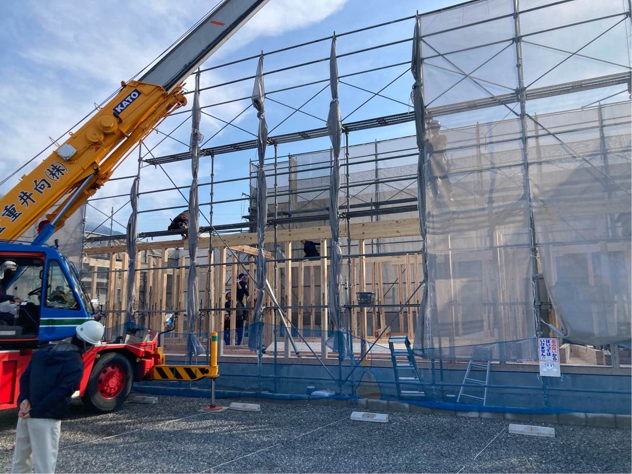 広島で注文住宅ならアイデザインホーム｜上棟の現場リポート｜1階の柱が全て立て終わった様子