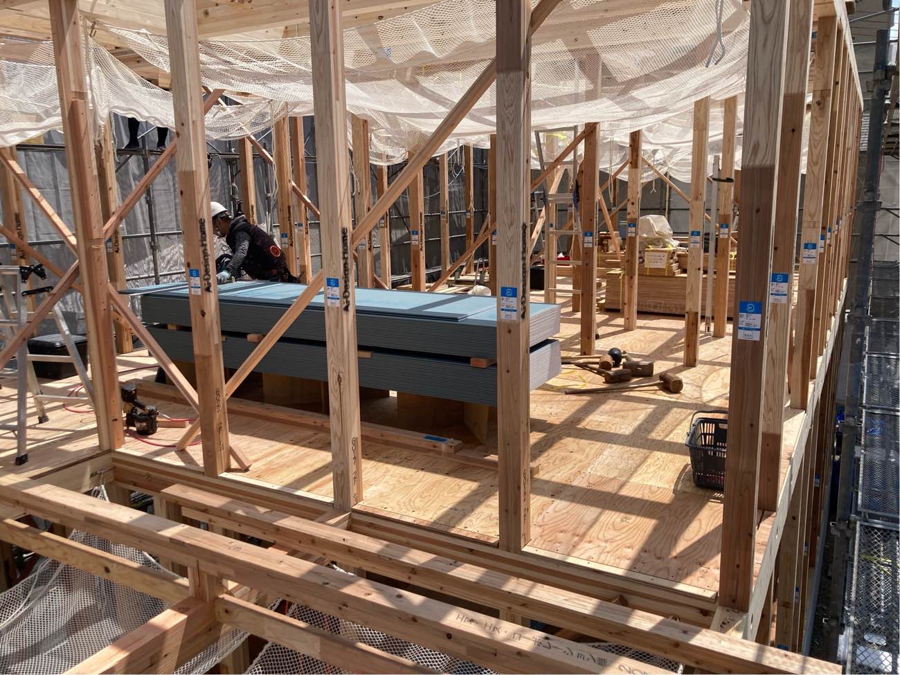 広島で注文住宅ならアイデザインホーム｜上棟の現場リポート｜転落防止ネットが張られた2階