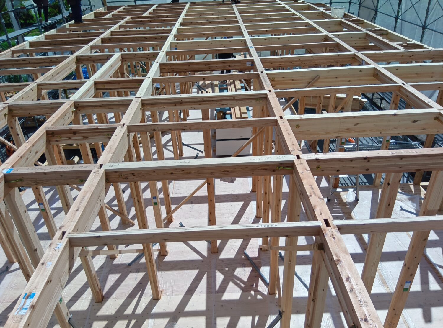 山口で注文住宅ならアイデザインホーム|上棟の現場リポート|屋根裏部分の小屋組みを行った様子