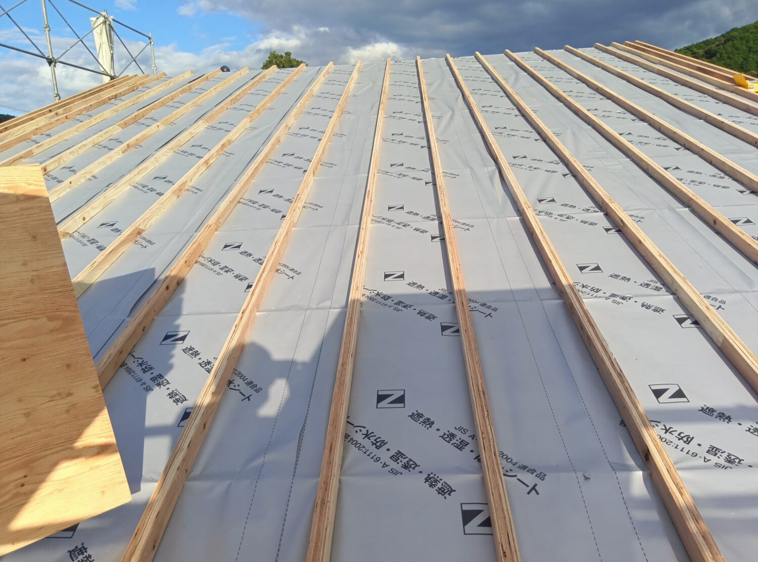 山口で注文住宅ならアイデザインホーム|上棟の現場リポート|垂木を施工した様子