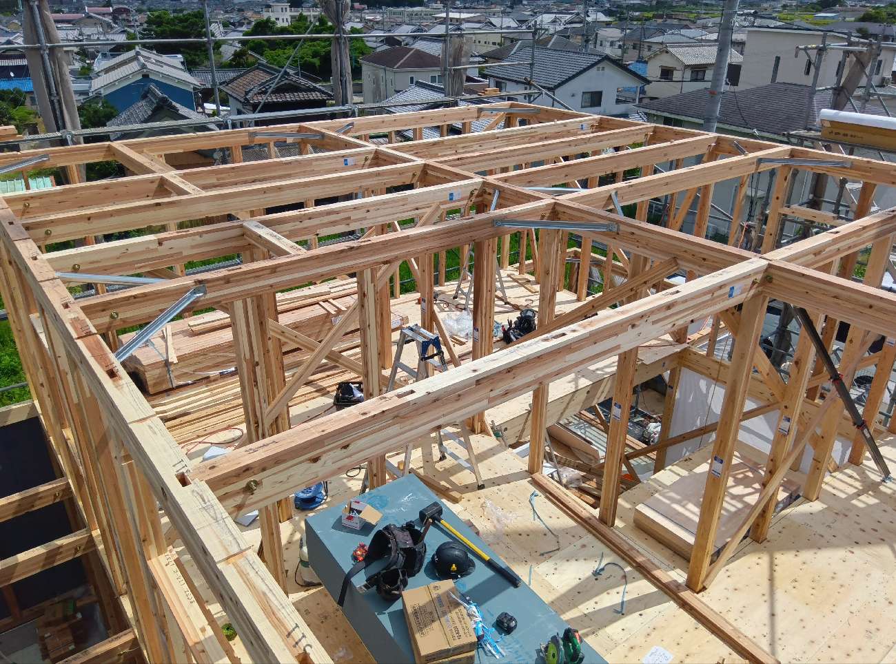 奈良で注文住宅ならアイデザインホーム｜上棟の現場リポート｜2階の柱を立てた様子