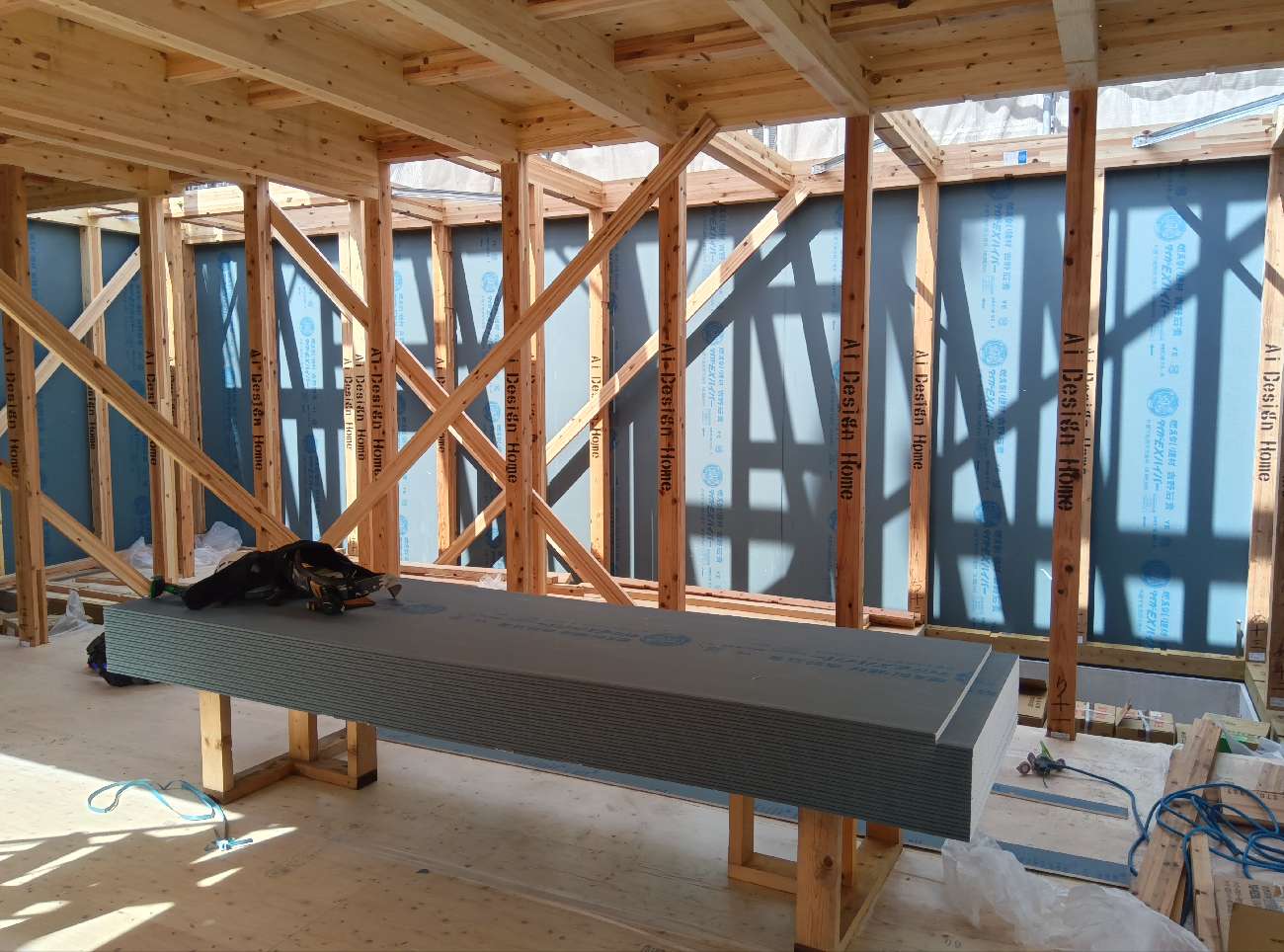 奈良で注文住宅ならアイデザインホーム｜上棟の現場リポート｜1階の柱を立てた様子