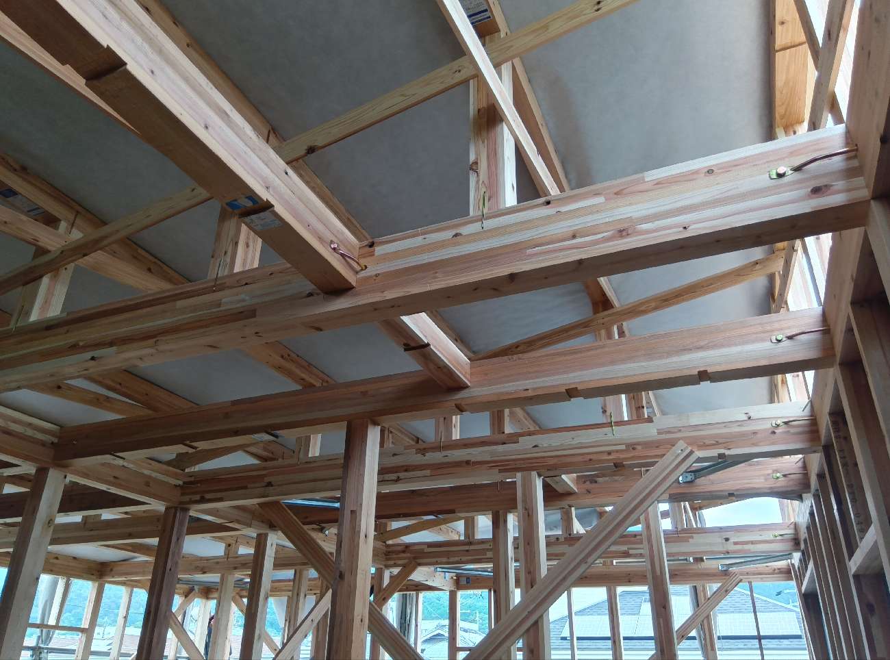 奈良で注文住宅ならアイデザインホーム｜上棟の現場リポート｜2階から見上げた様子