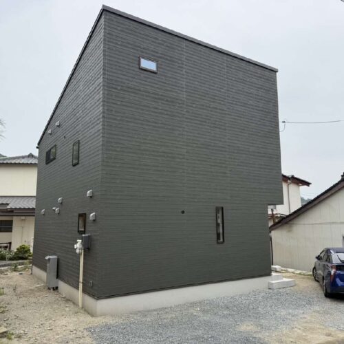 奈良で注文住宅ならアイデザインホーム｜上棟の現場リポート｜ブラックでまとめた外観