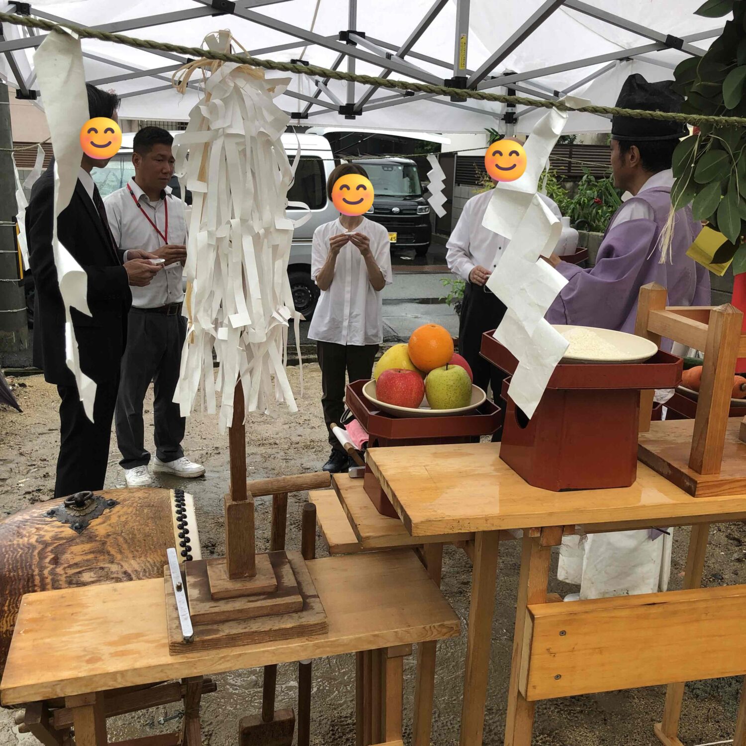 福山で注文住宅ならアイデザインホーム｜地鎮祭の現場リポート｜お神酒をいただくご家族と現場監督