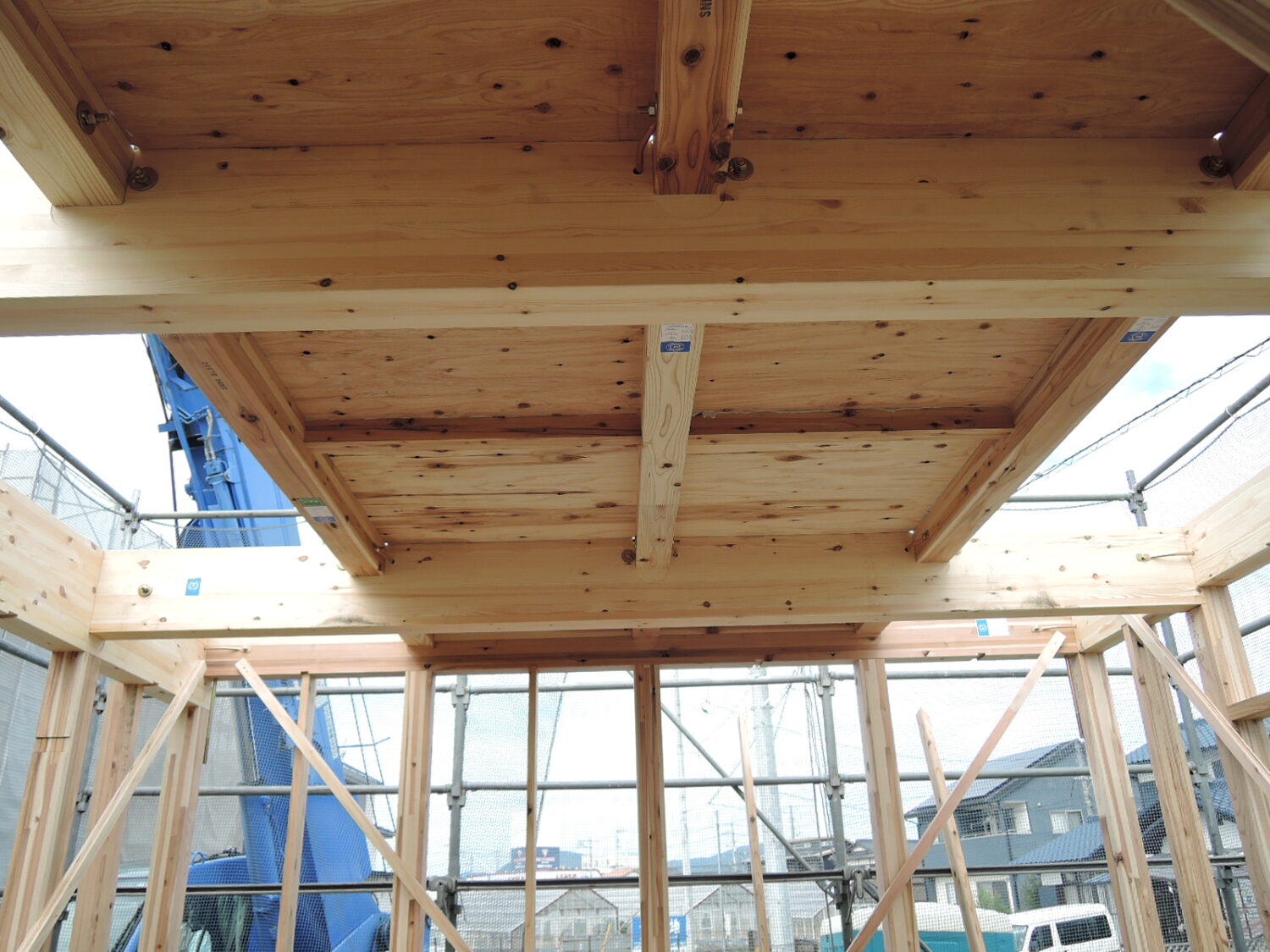 岡山で注文住宅ならアイデザインホーム|上棟の現場リポート|剛床を張っている様子