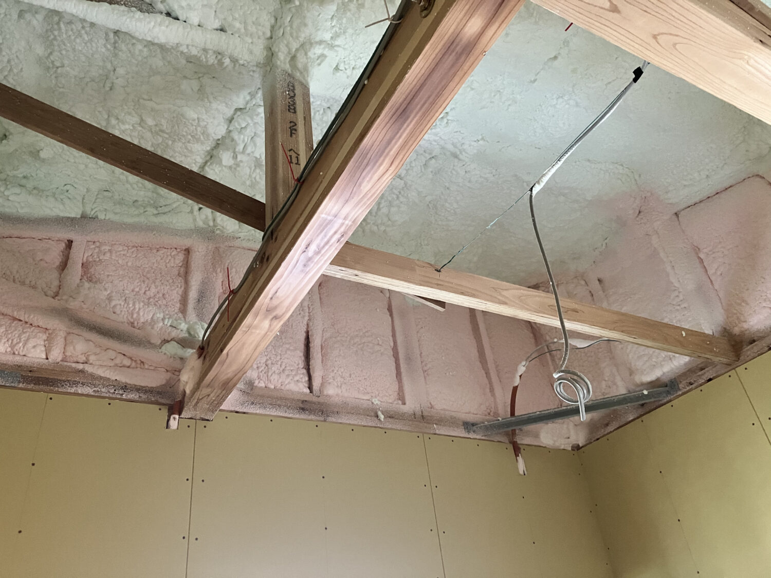 大阪で注文住宅ならアイデザインホーム|社内検査の現場リポート|天井断熱の画像