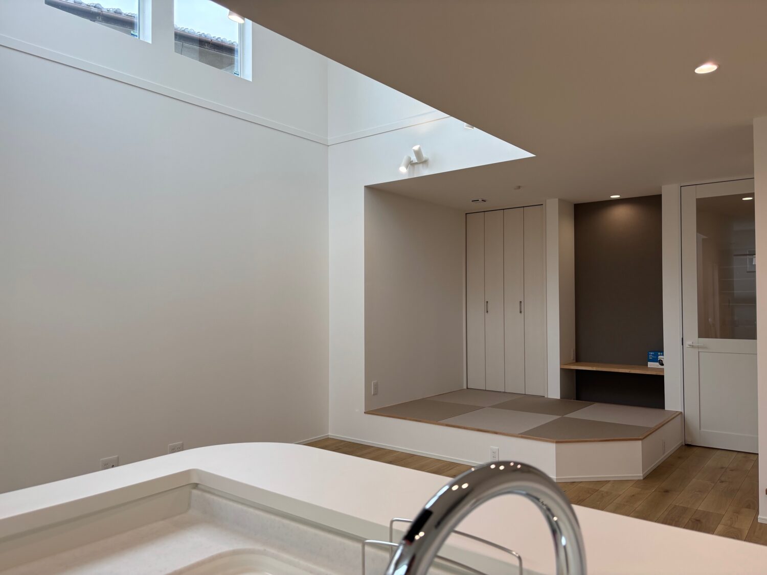 大阪で注文住宅ならアイデザインホーム｜引渡の現場リポート｜ワークスペースのある小上がりタタミスペース