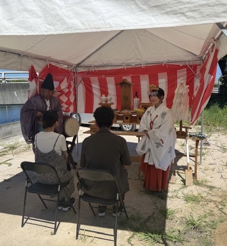 広島で注文住宅ならアイデザインホーム｜地鎮祭の現場リポート｜地鎮祭を行っている様子