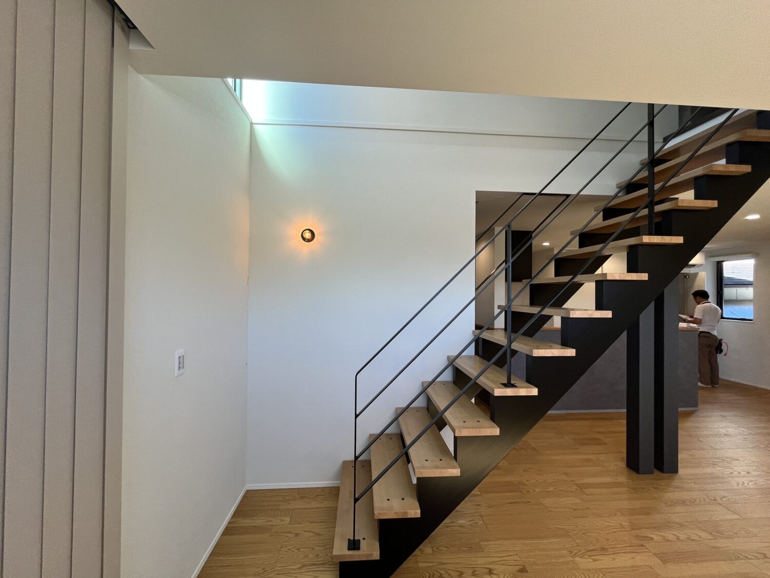 奈良で注文住宅ならアイデザインホーム｜社内検査の現場リポート｜吹抜けから光が差し込む