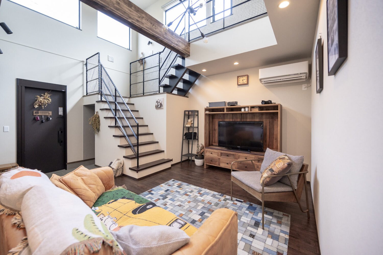 兵庫で注文住宅ならアイデザインホーム｜アイデザインホームの実例集｜遊びに来た友人たちからも好評な開放感あふれる吹抜けリビング