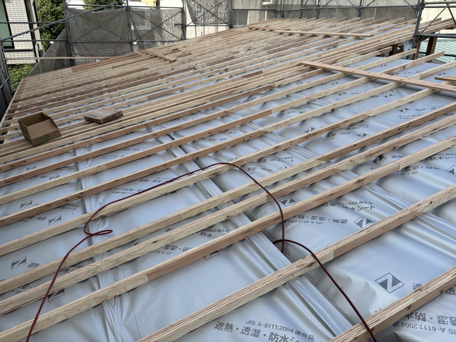 岐阜で注文住宅ならアイデザインホーム｜上棟の現場リポート｜垂木を施工した様子