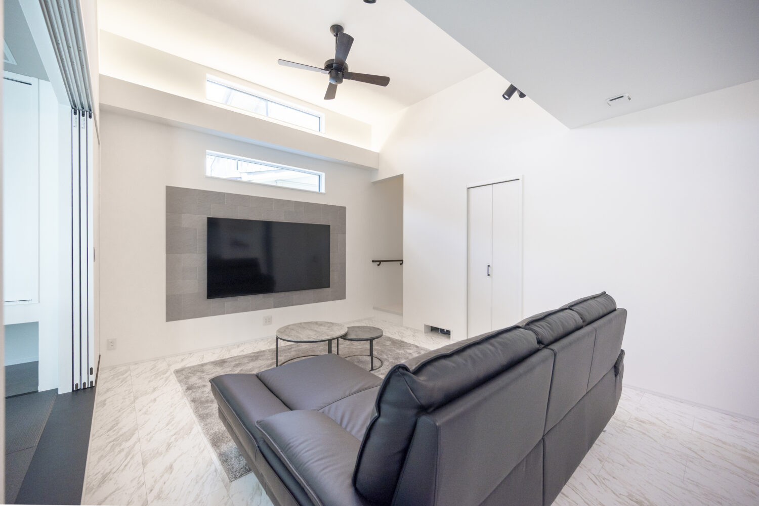 実例集(施工事例)を更新しました｜アイデザインホーム｜セカンドリビングとシアタールームのあるホテルライクな家