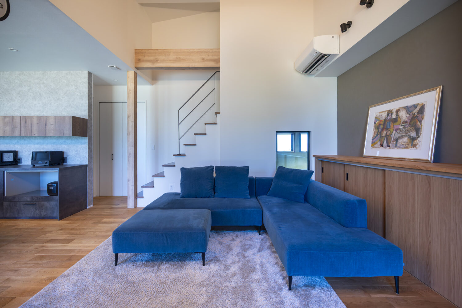 三重で注文住宅ならアイデザインホーム｜階段の先にはロフトがあり、お子さんが友人たちを招いてお泊り会をしたり、シアタールームとして活用したりなど、家族の楽しみが広がる多目的な空間