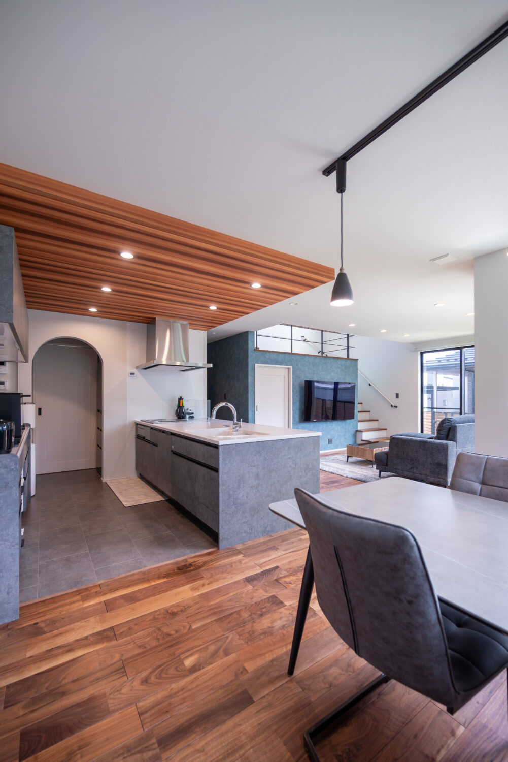 三重の注文住宅はアイデザインホーム｜
落ち着いたトーンで整えた、のびのび子育てできる住まい
｜オーナー様にインタビューさせていただきました。