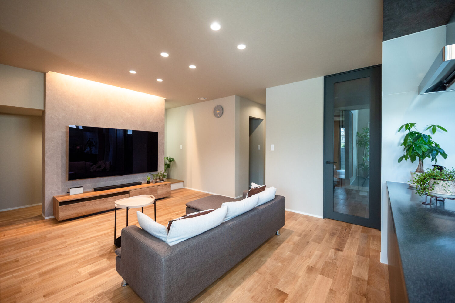 奈良の注文住宅はアイデザインホーム
磯城郡田原本町で二世帯住宅を新築されたオーナー様にインタビューさせていただきました。
展示場で見つけた理想を、自分たちらしくかたちにした暮らし