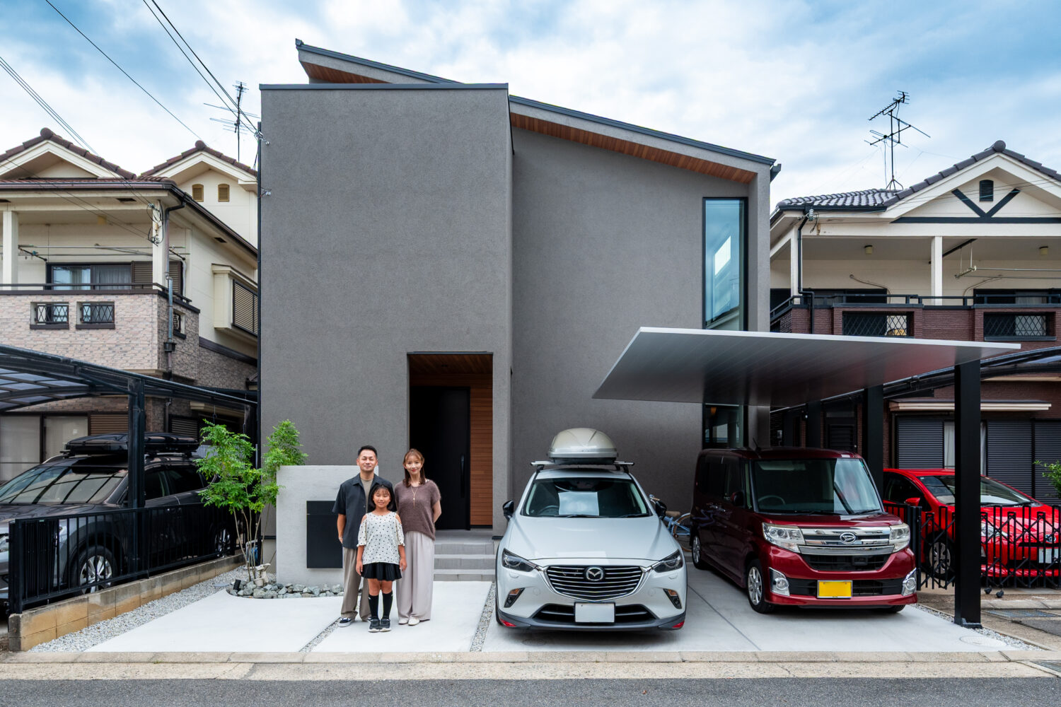 奈良の注文住宅はアイデザインホーム | 奈良県橿原市で建て替えをされたオーナー様にインタビューさせていただきました。 空間をゆるやかにつなぐ段差と、家族が自然に集まるリビング