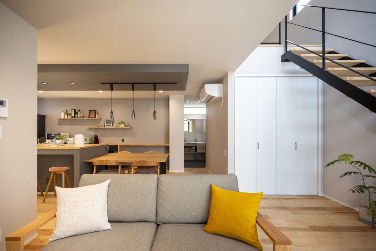 広島の注文住宅はアイデザインホーム | 広島市南区で新築されたオーナー様にインタビューさせていただきました。
ゆとりのリビングと、毎日が片づくカウンターの家