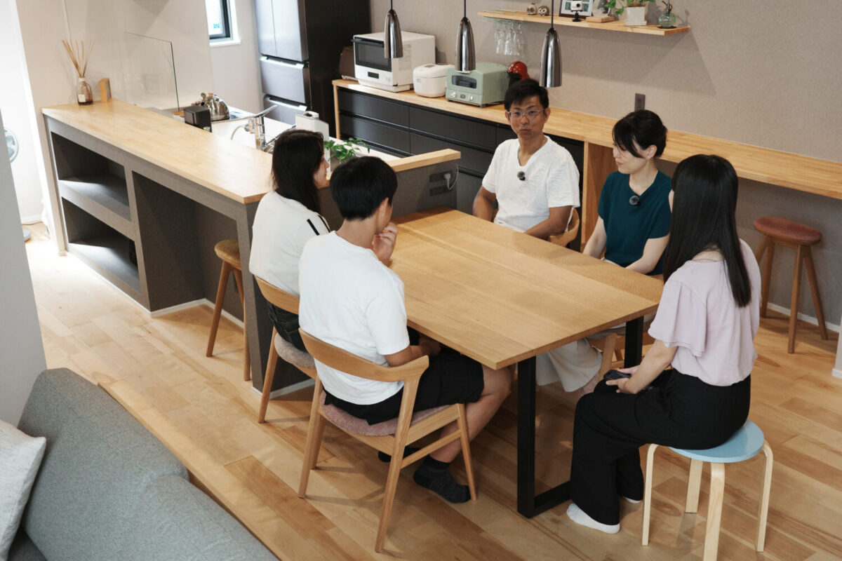 広島の注文住宅はアイデザインホーム | 広島市南区で新築されたオーナー様にインタビューさせていただきました。 ゆとりのリビングと、毎日が片づくカウンターの家