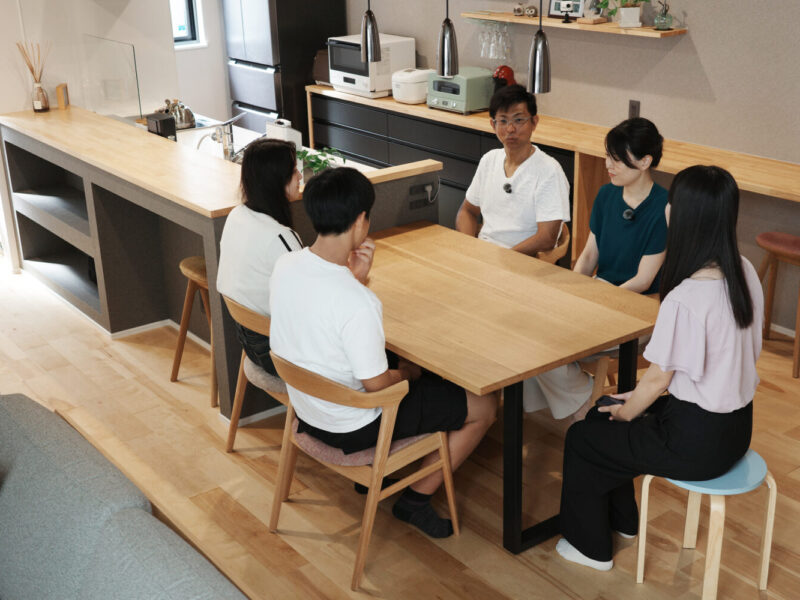 広島の注文住宅はアイデザインホーム ｜ 広島市南区で新築されたオーナー様にインタビューさせていただきました。 ゆとりのリビングと、毎日が片づくカウンターの家