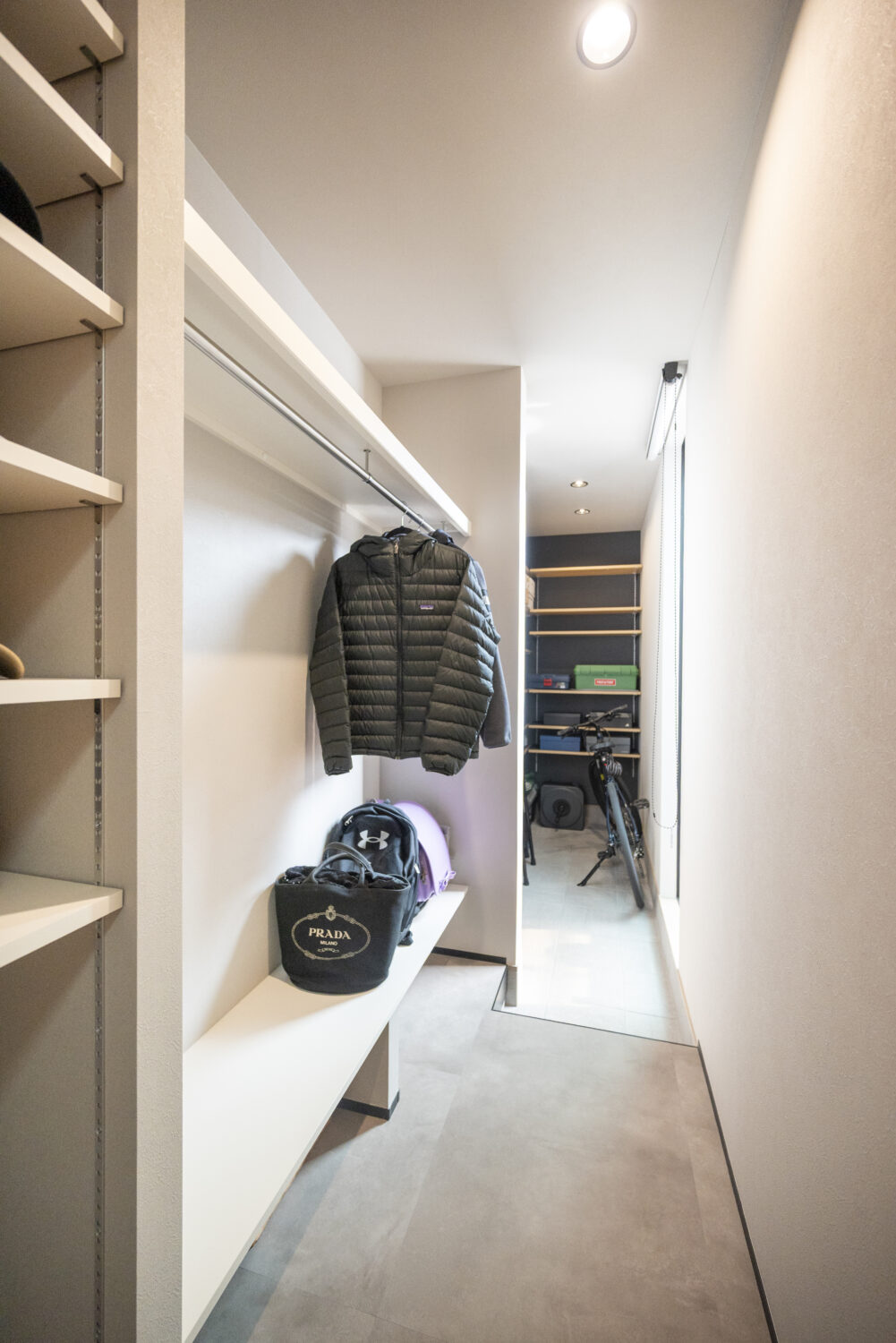 玄関から直接アクセスできる収納スペース｜アイデザインホームの施工事例