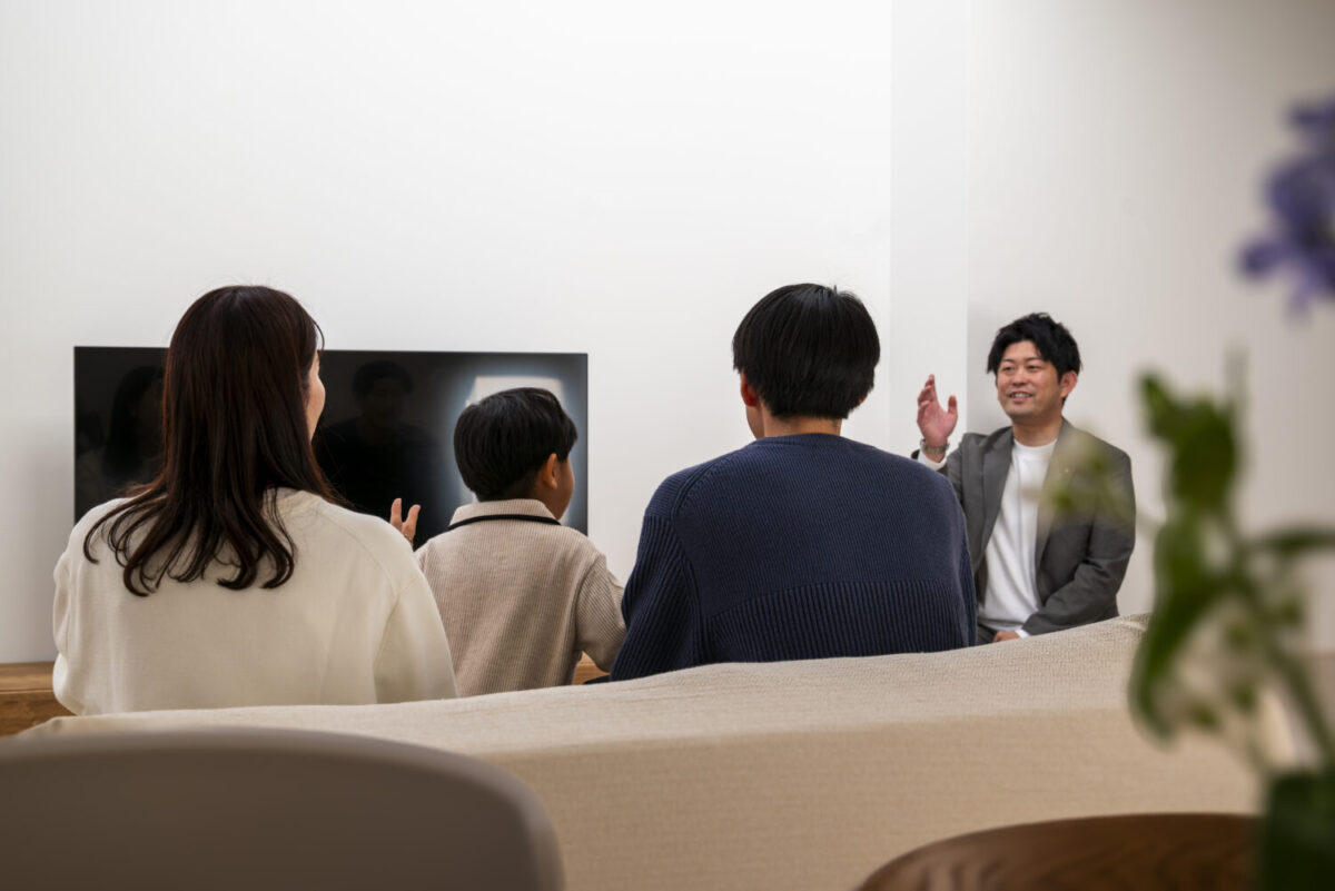 大阪の注文住宅はアイデザインホーム ｜ 大阪府東大阪市で新築されたオーナー様にインタビューさせていただきました。 子育ての日常に寄り添う動線と、夫婦で描いた理想のカタチ