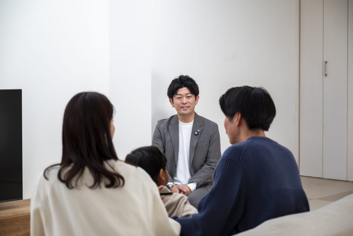 大阪の注文住宅はアイデザインホーム ｜ 大阪府東大阪市で新築されたオーナー様にインタビューさせていただきました。 子育ての日常に寄り添う動線と、夫婦で描いた理想のカタチ