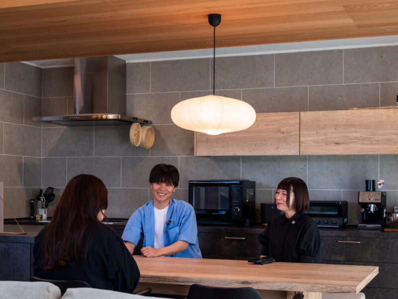 京都の注文住宅はアイデザインホーム ｜ 京都府木津川市で新築されたオーナー様にインタビューさせていただきました。 直感を信じて選んだ家。理想のキッチンと平屋の暮らし